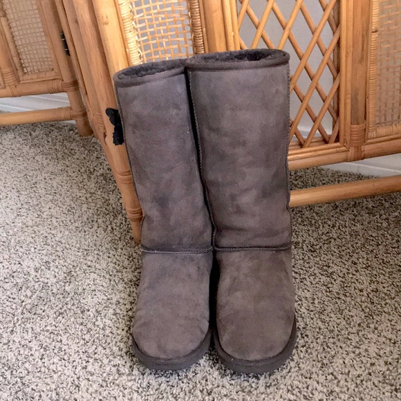 UGG BOOTS - Picture 2 of 8